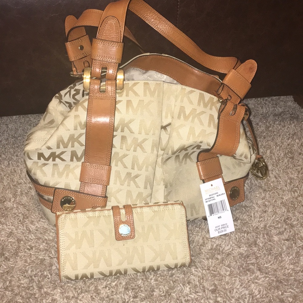 Micheal kora purse & wallet